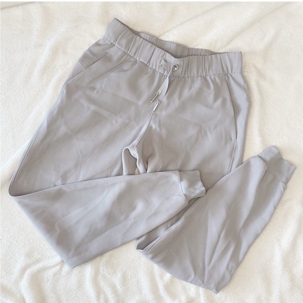 Lululemon on the fly jogger